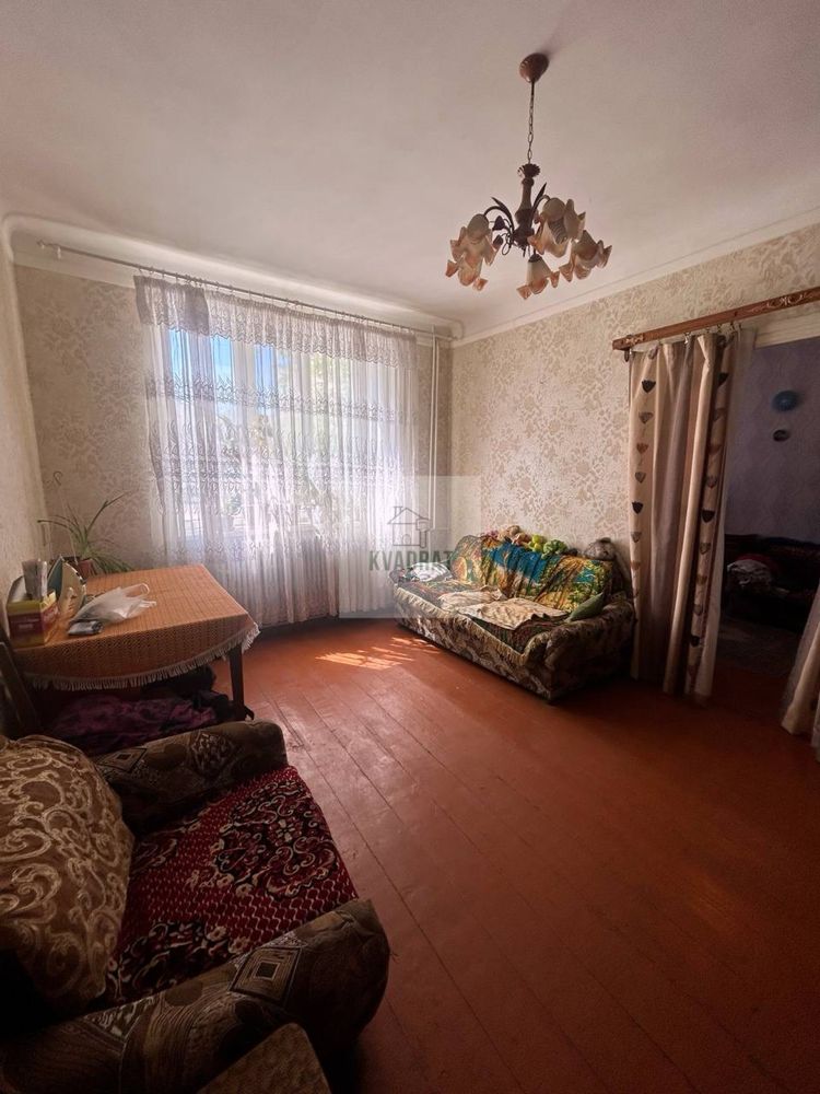 Продам 2-кімнатну квартиру біля делікатесів