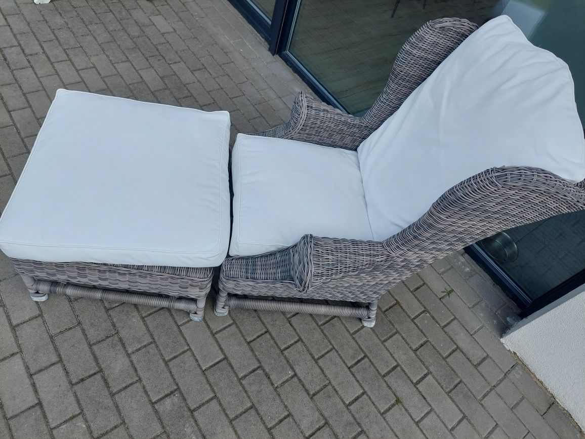 Rattanowy fotel z podnóżkiem Riviera Maison outdoor