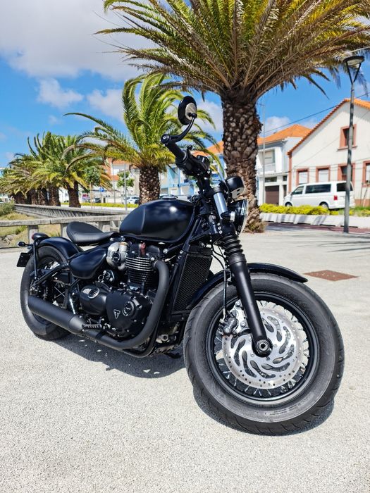 Triumph 1200 bobber BLACK EDITION