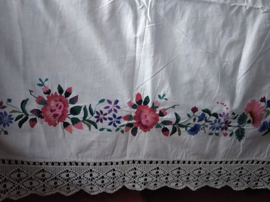 Рушники, простыни вышитые, вышиванки
