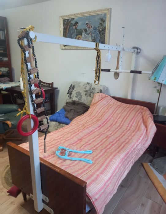 Ліжко з балканською рамою