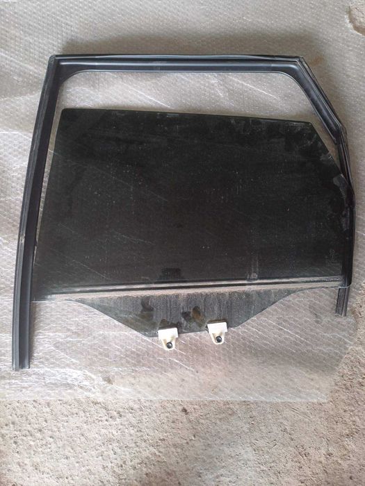 Скло двері заднє ліве Mazda CX-5