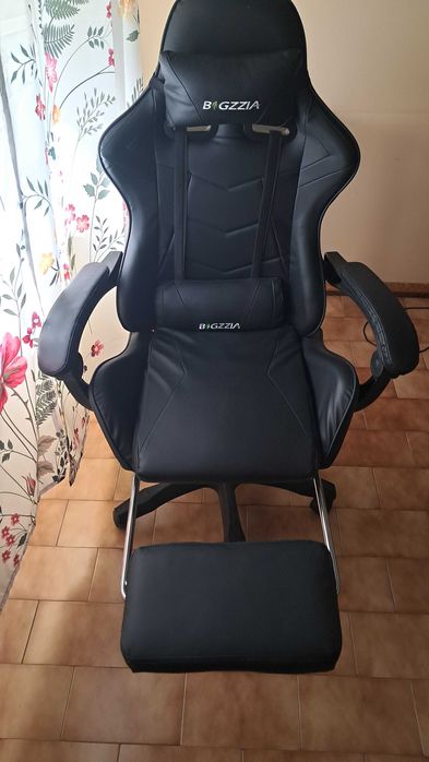 Cadeira NOVA 155graus de inclinação e com apoio para os pés.