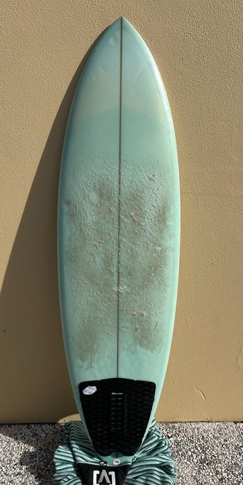 Prancha Surf Nologo 6’0 – 33L – Excelente estado + Quilhas FCS