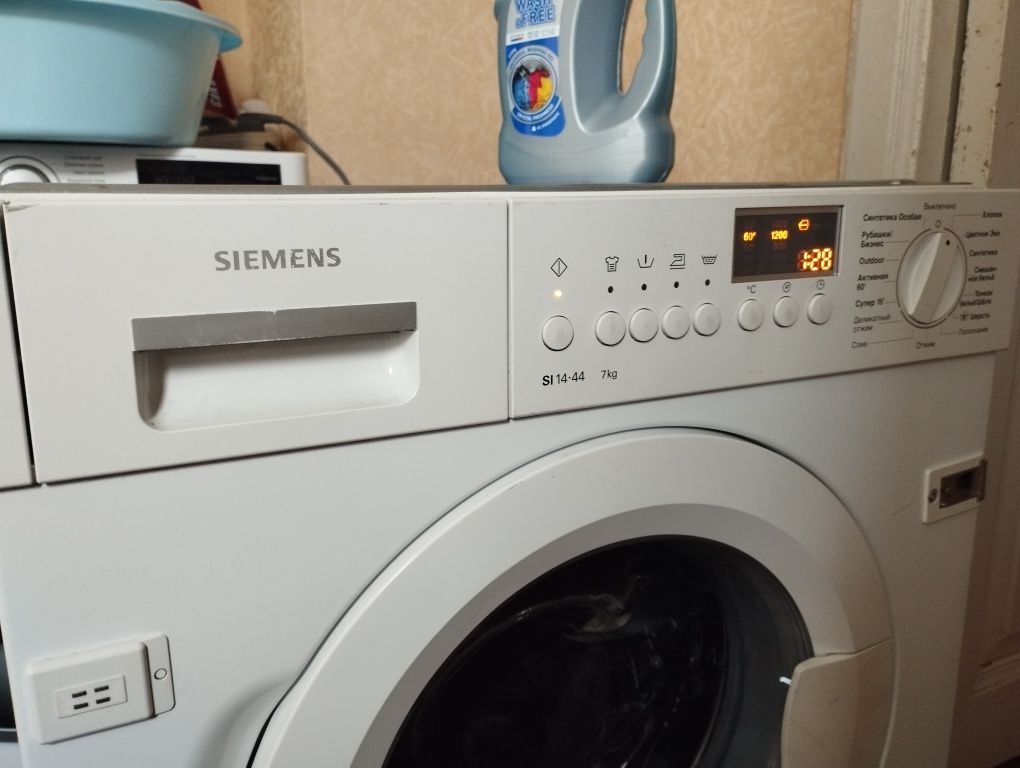 Продам встраиваемую стиральную машинку Siemens si 14 44 bosch logixx 7
