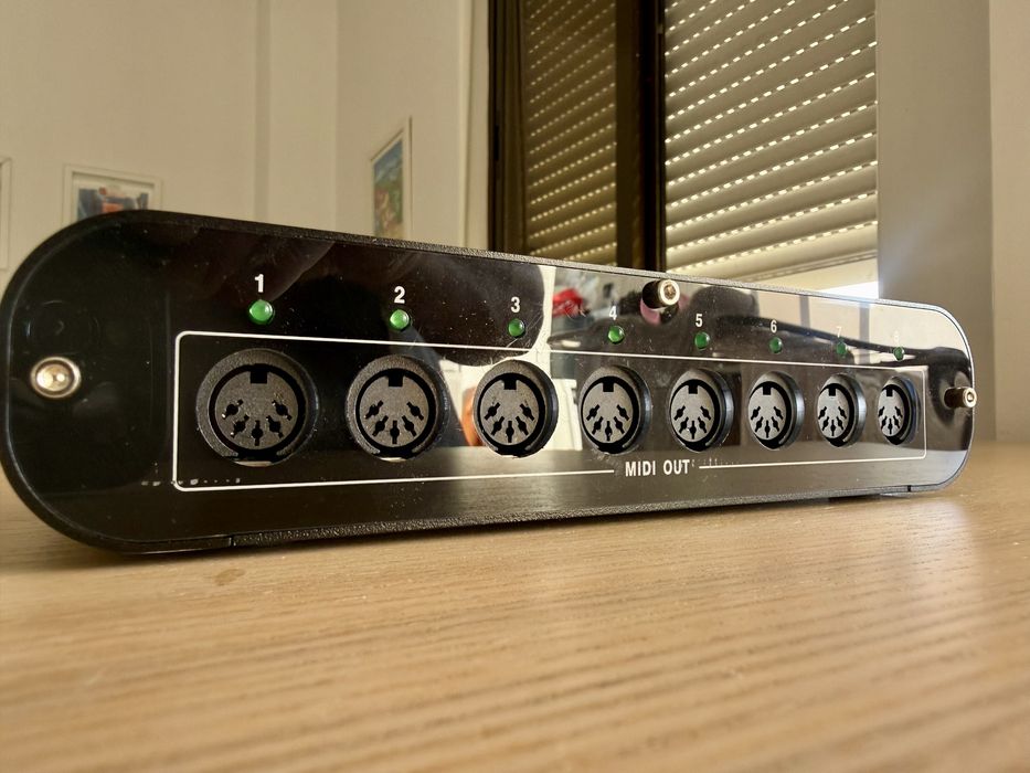 Interface MIDI USB Miditech 8×8 – 2 anos garantia – como novo