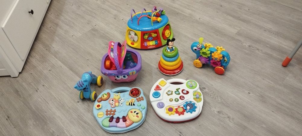 Продам конструктор бизиборд  сортер толокар Smoby Kiddieland Chicco