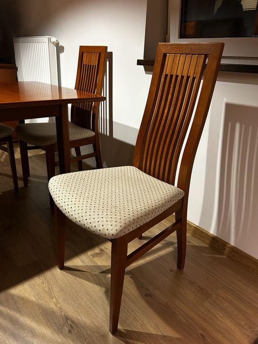 Duży, rozkładany stół + 6 krzeseł firmy Klose – buk koniakowy