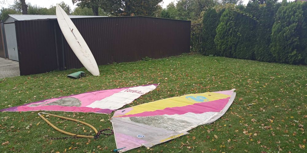 zestaw - deska surfing 1 x maszt i 2 x żagle 1 x kapok (cena co łaska)