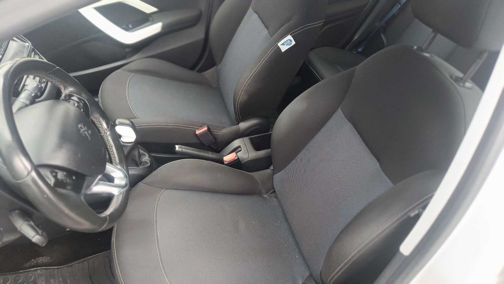 PEUGEOT 208 Benzyna 2014 rok zarejestrowany