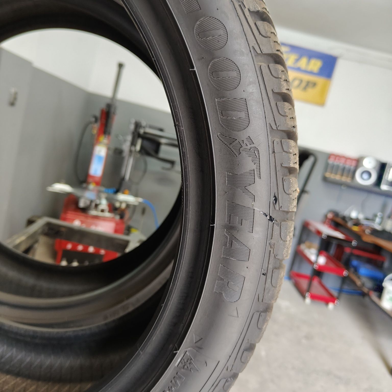 205/45/18 XL Sprzedam parę opon Goodyear