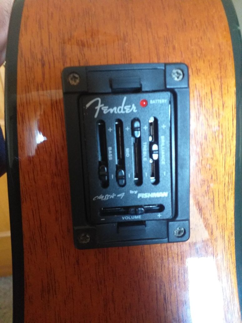 Guitarra Fender DG 20 CE