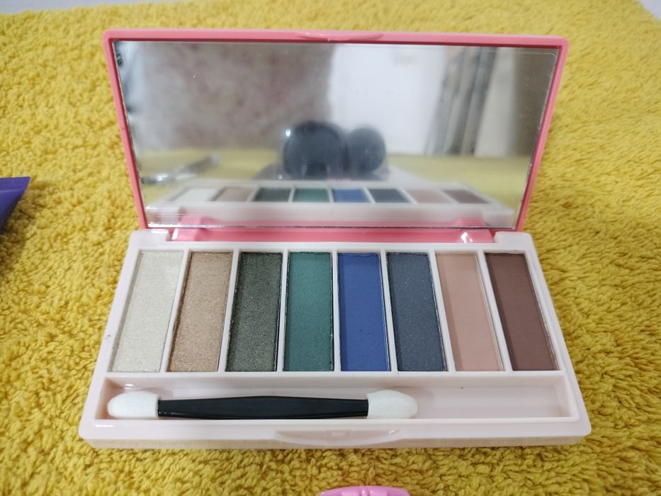 Vende se conjunto maquilhagem novo