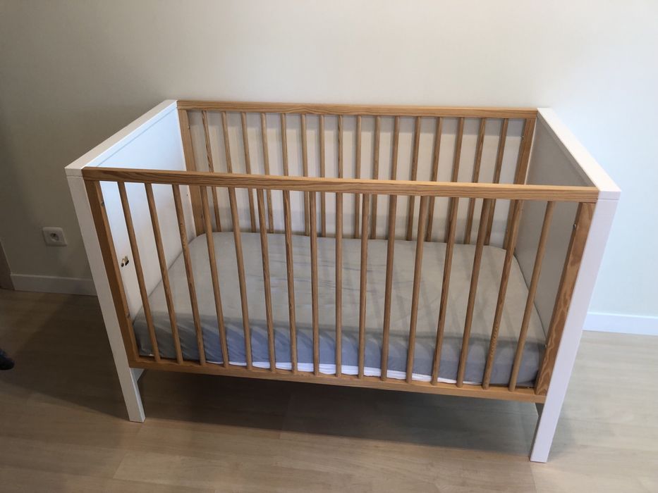 Łóżeczko niemowlęce wraz z materacem lateksowym stan b dobry