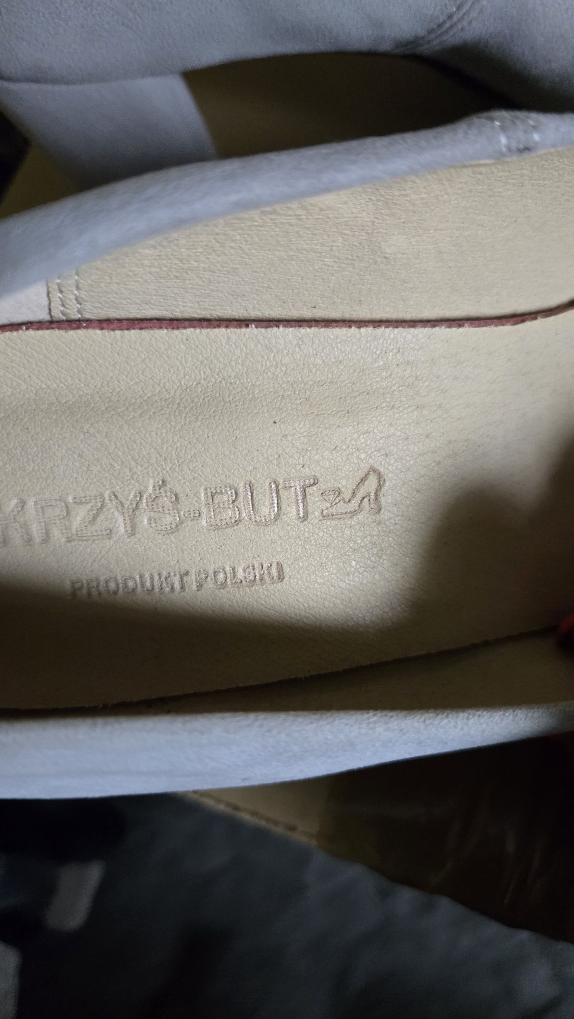 Buty na slupku.szare.