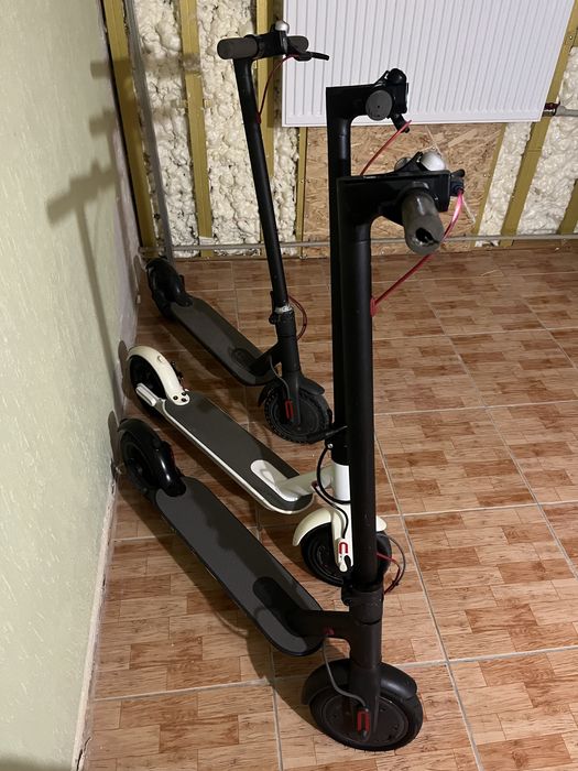 Срочно Xiaomi Mi M365 Electric Scooters