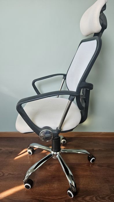 Fotel biurowy z podłokietnikami