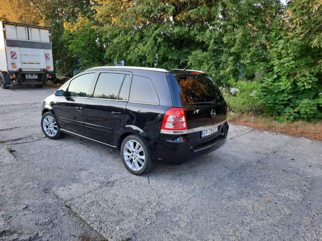 ## OPEL ZAFIRA ## 7 osobowy
