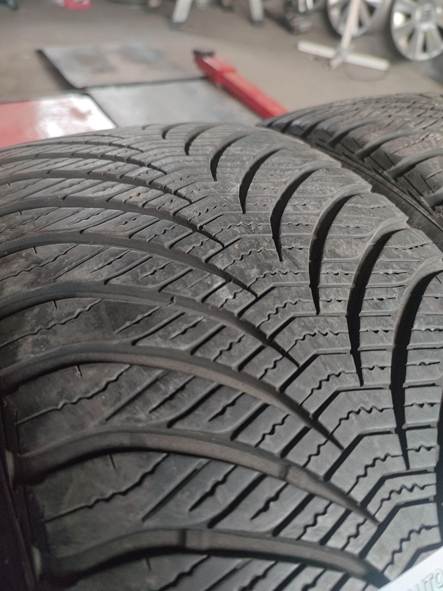 Opony całoroczne 225/55R17 97V GoodYear Vector 4Season 2020r. 3 szt.