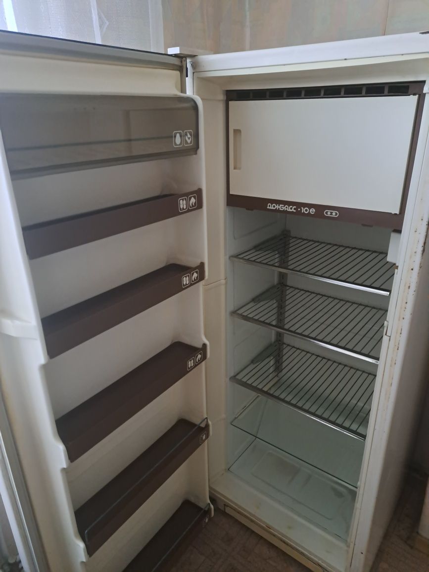 Холодильник Донбас 1000грн.