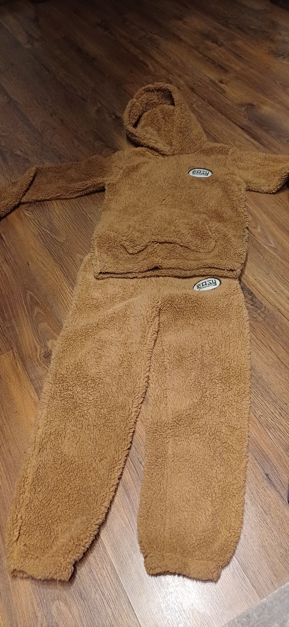 Strój niedźwiedzia/ cieplutki dres roz.134/140