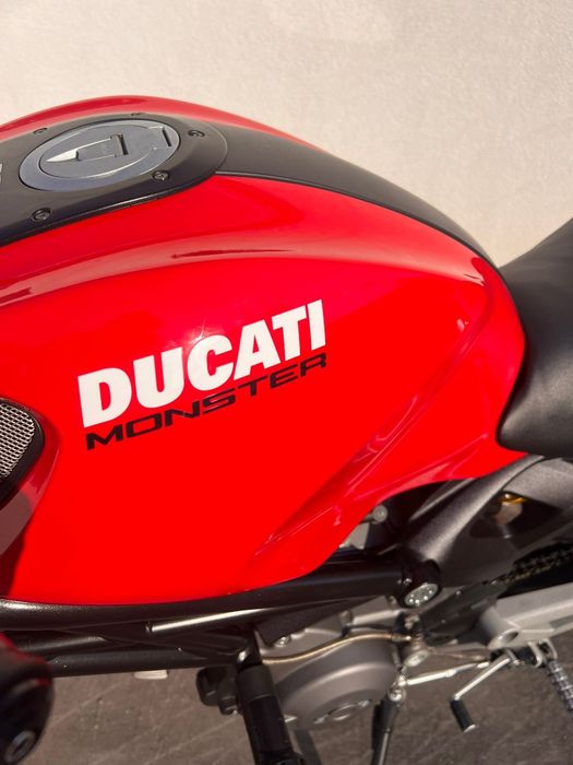 Ducati Monster 696
