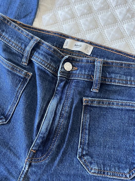 Calças de ganga à boca de sino