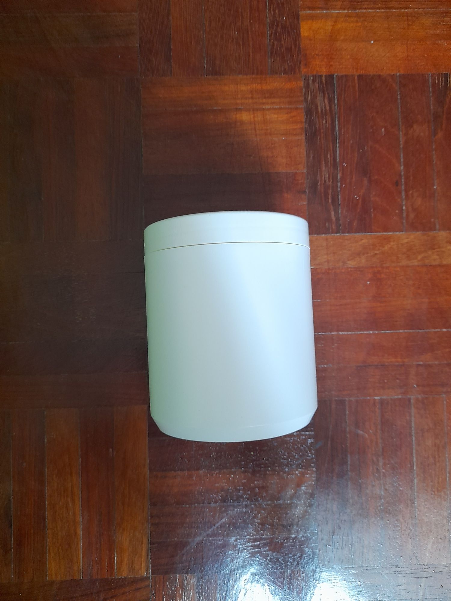 10 potes brancos