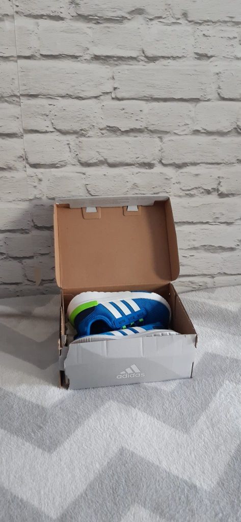 Nowe Buty dzieciece adidas, 24