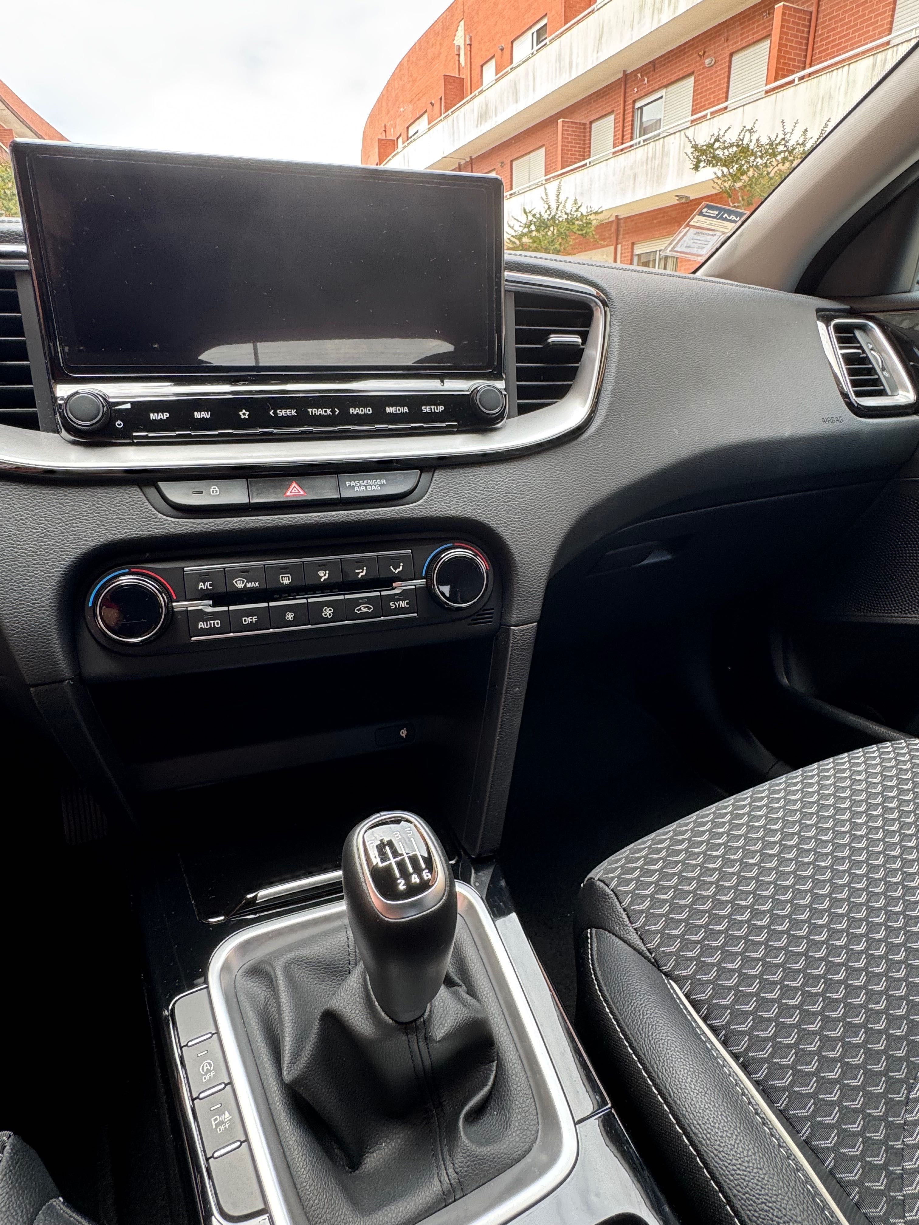 Kia XCeed 1.0 T-GDi Tech 2022 – SUV compacto em excelente estado!
