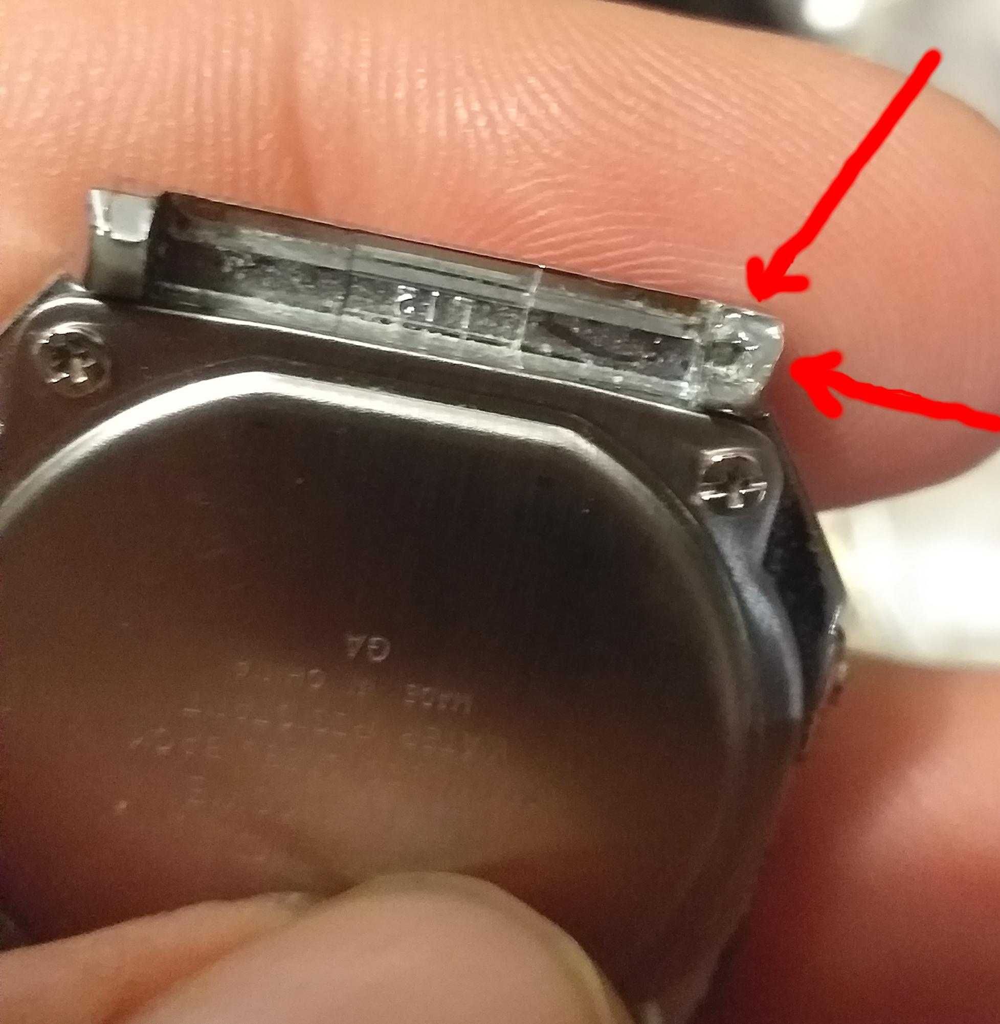 Zegarek Casio A700WE-1AEF Uszkodzone mocowanie paska.