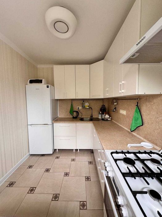 Продам великолепную  3-комн. квартиру /Крымский Бульвар/ 14- Школа