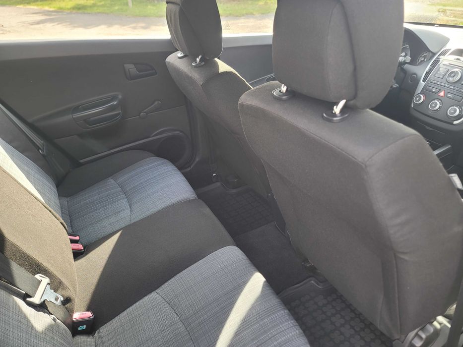 Kia Ceed 2009, 1.4 MT (90 к.с.)