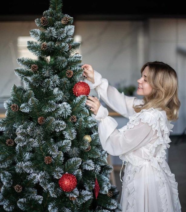 Новогодняя искусственная зеленая елка, ёлка. Штучна ялинка новорічна