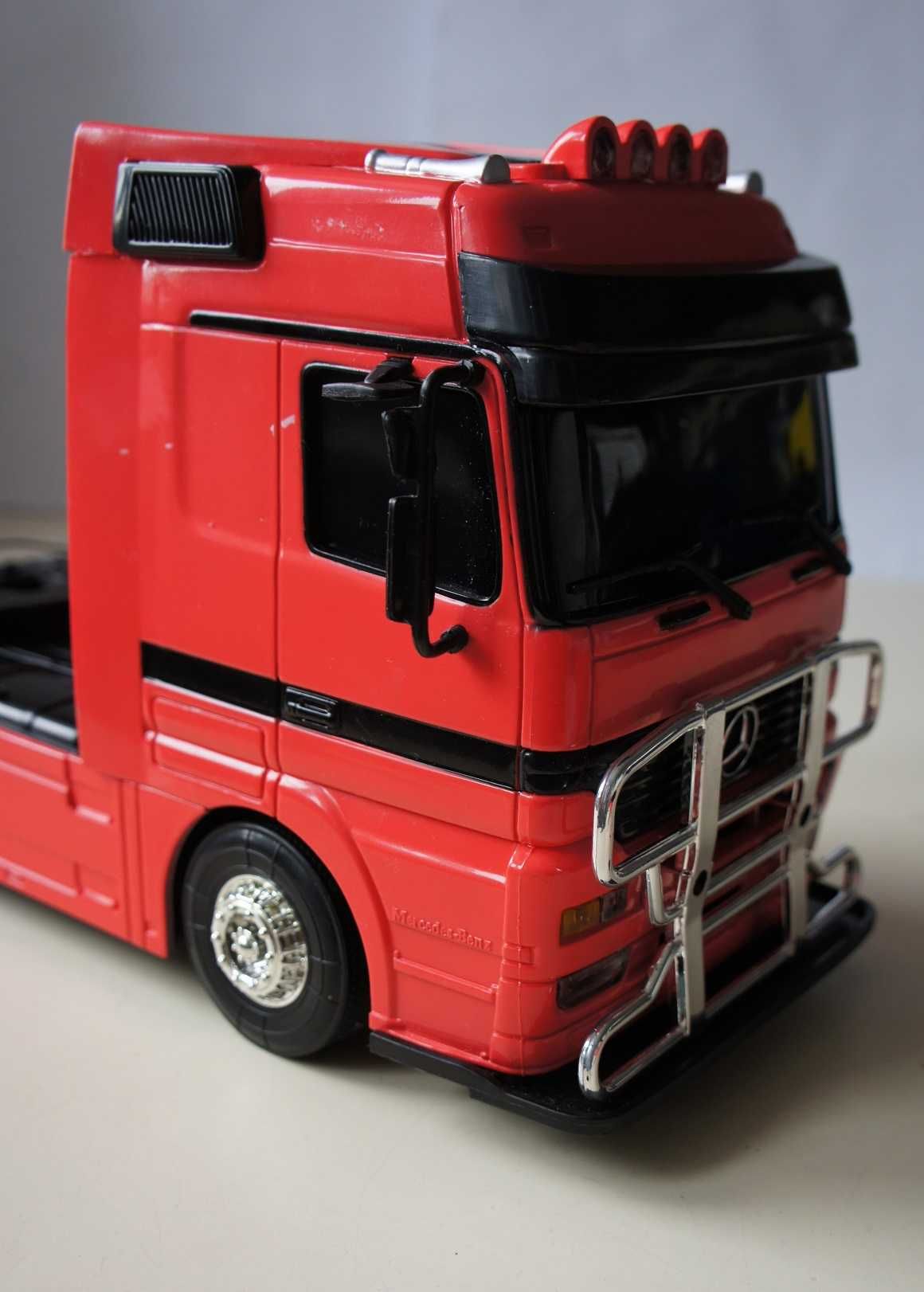 Samochód MERCEDES ACTROS 1/24 radio RC na pilot