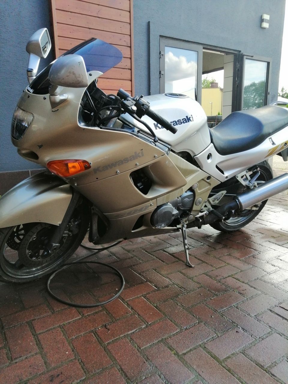 Kawasaki zzr600e