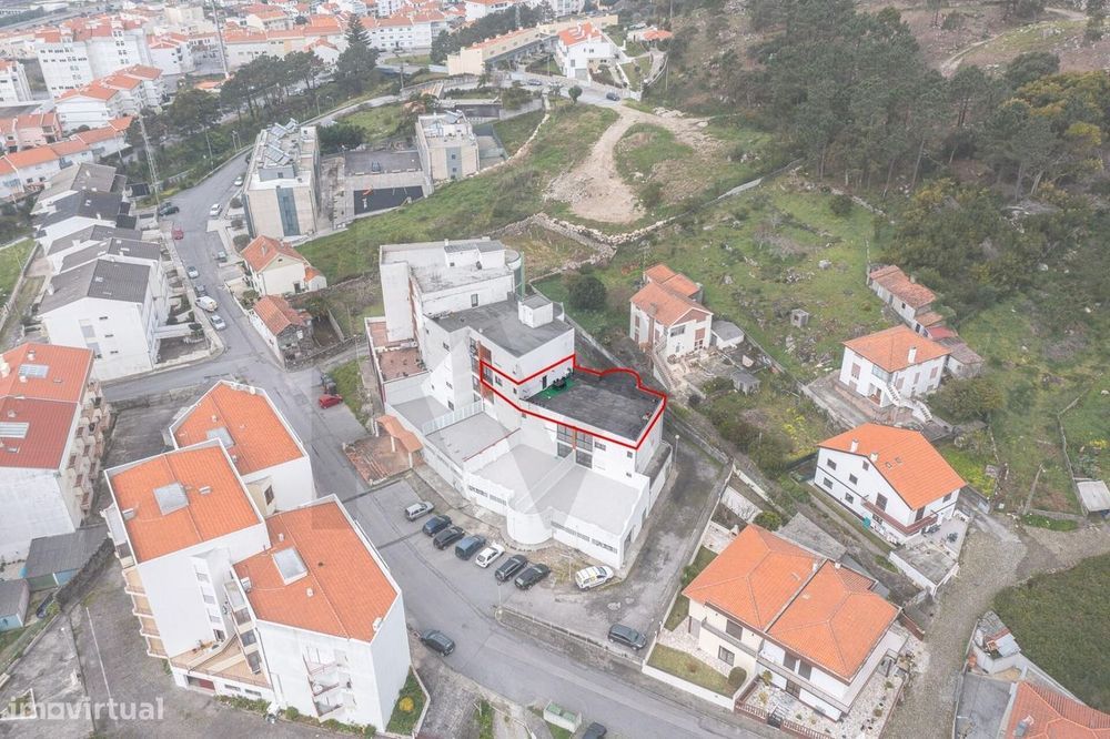 Apartamento T1+1 com Enorme Terraço Privativo