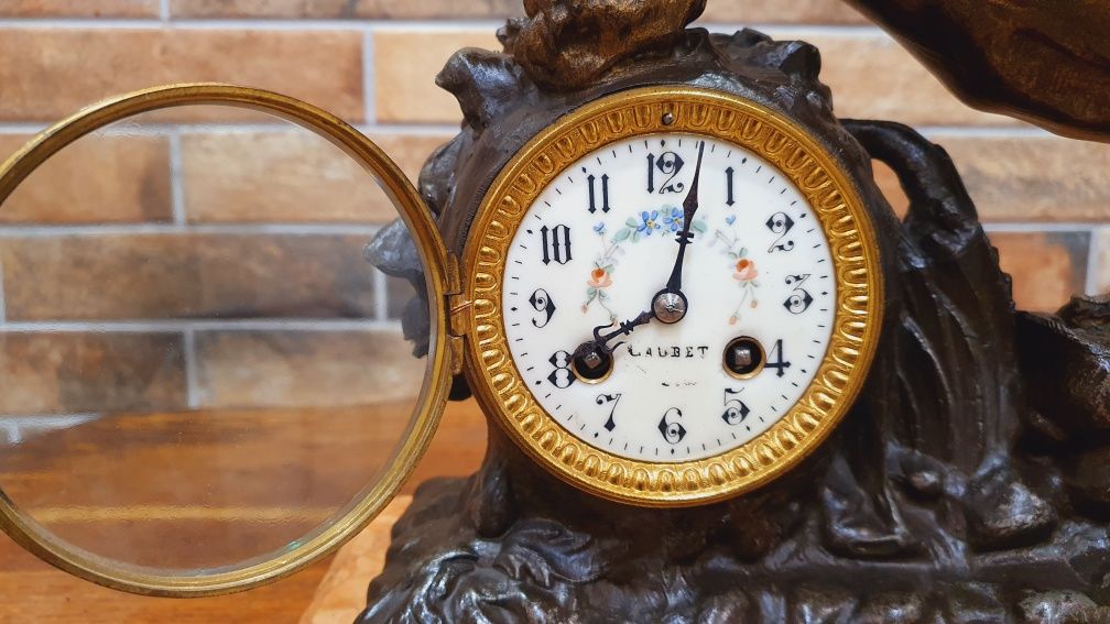 Zegar kominkowy puma cynkal brązowiony antyk XIXwiek sygnowany prezent