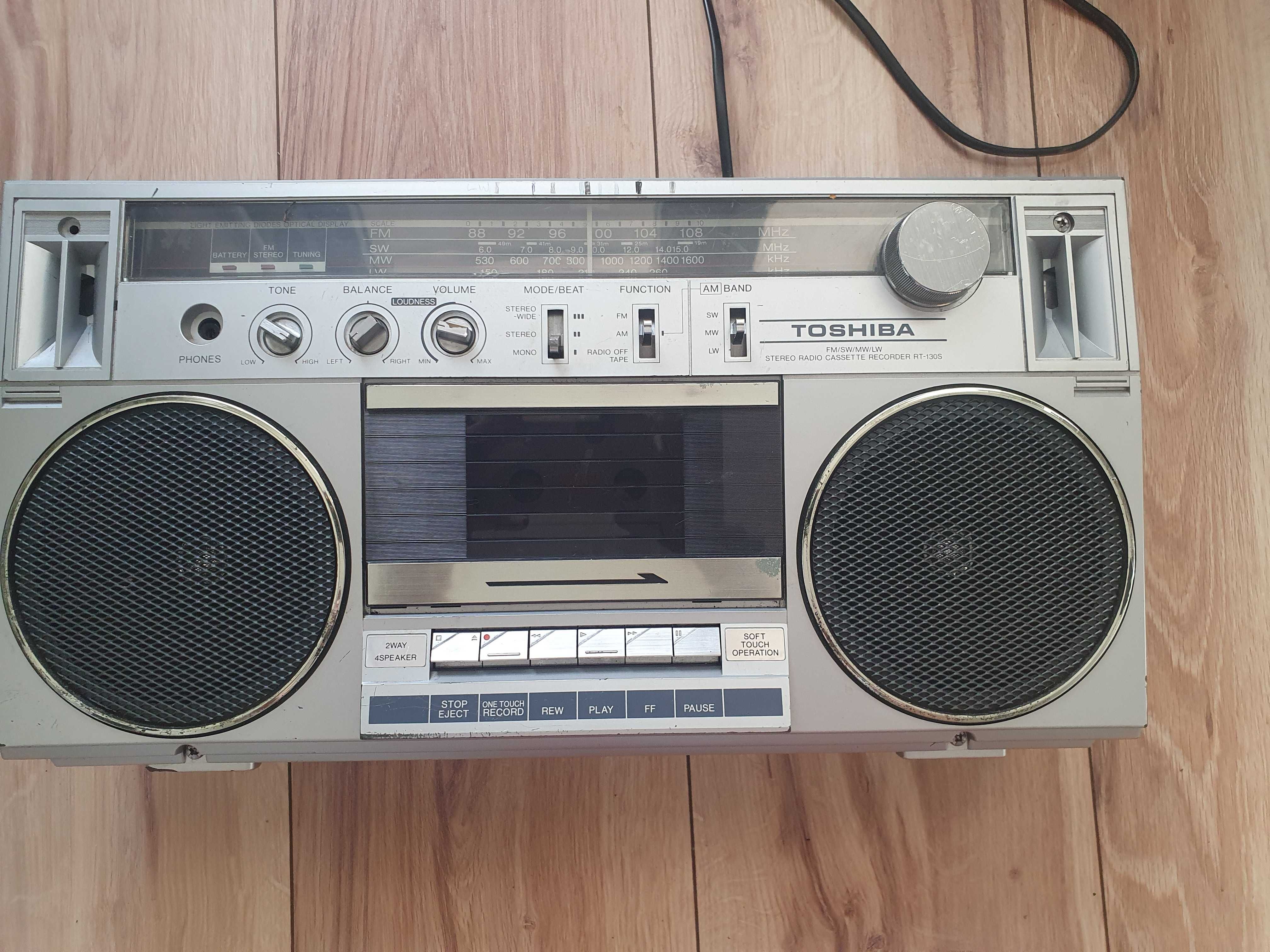 Radiomagnetofon Toshiba RT-130s lata 80 czasy PRL