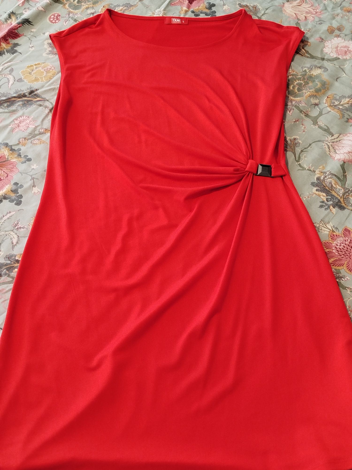 Czerwona  elegancka sukienka przed kolano TXM Fashion L 40