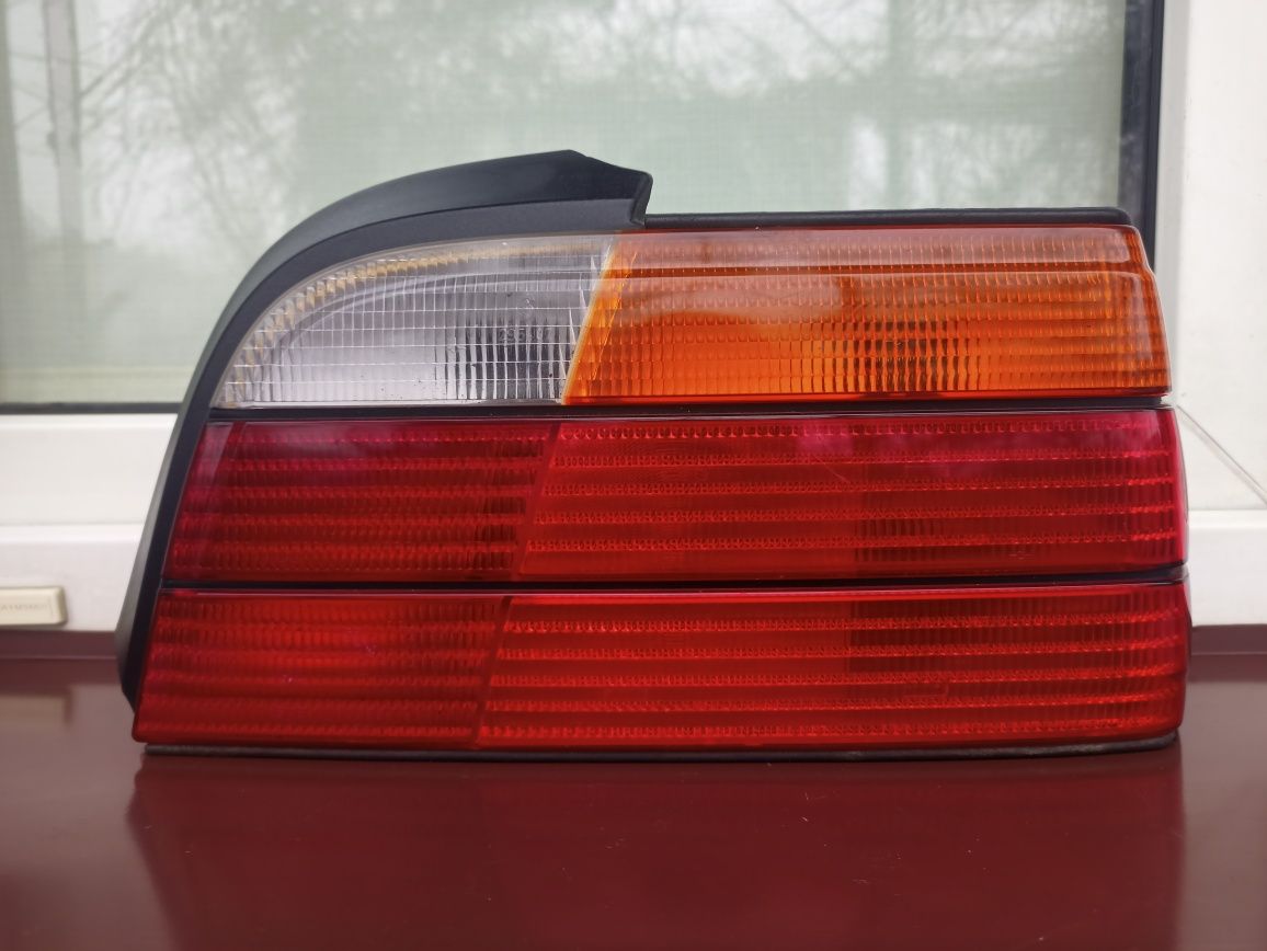 BMW E36 coupe cabrio lampa tył tylna prawa oryginał
