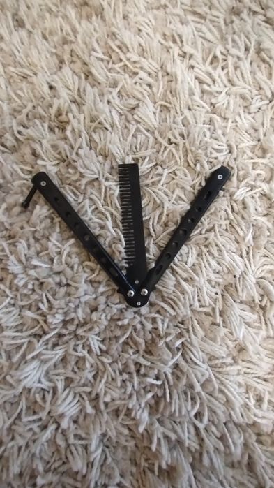 Продам складний гребінець, в стилі ножика метелика