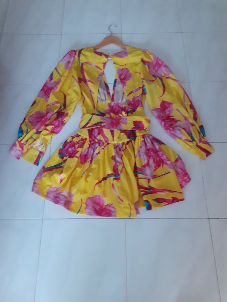 Vestido estampado amarelo e Rosa ( Lança Perfume )  C/ Novo