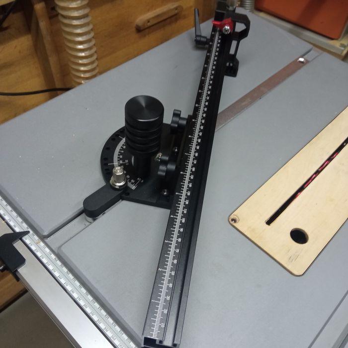 Prowadnica kątowa do pilarki stołowej