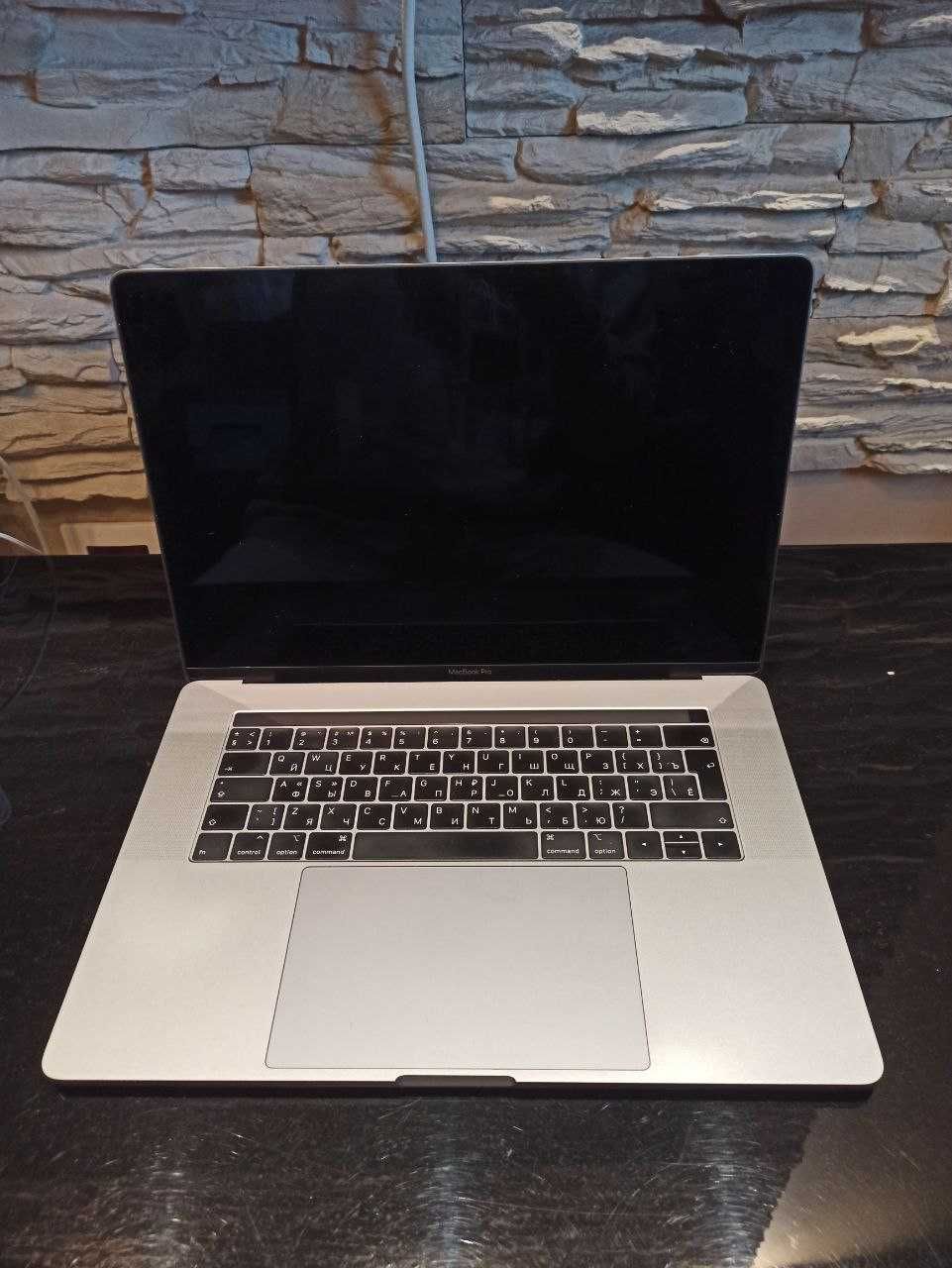 MacBook 2019 16 i9 256 GB