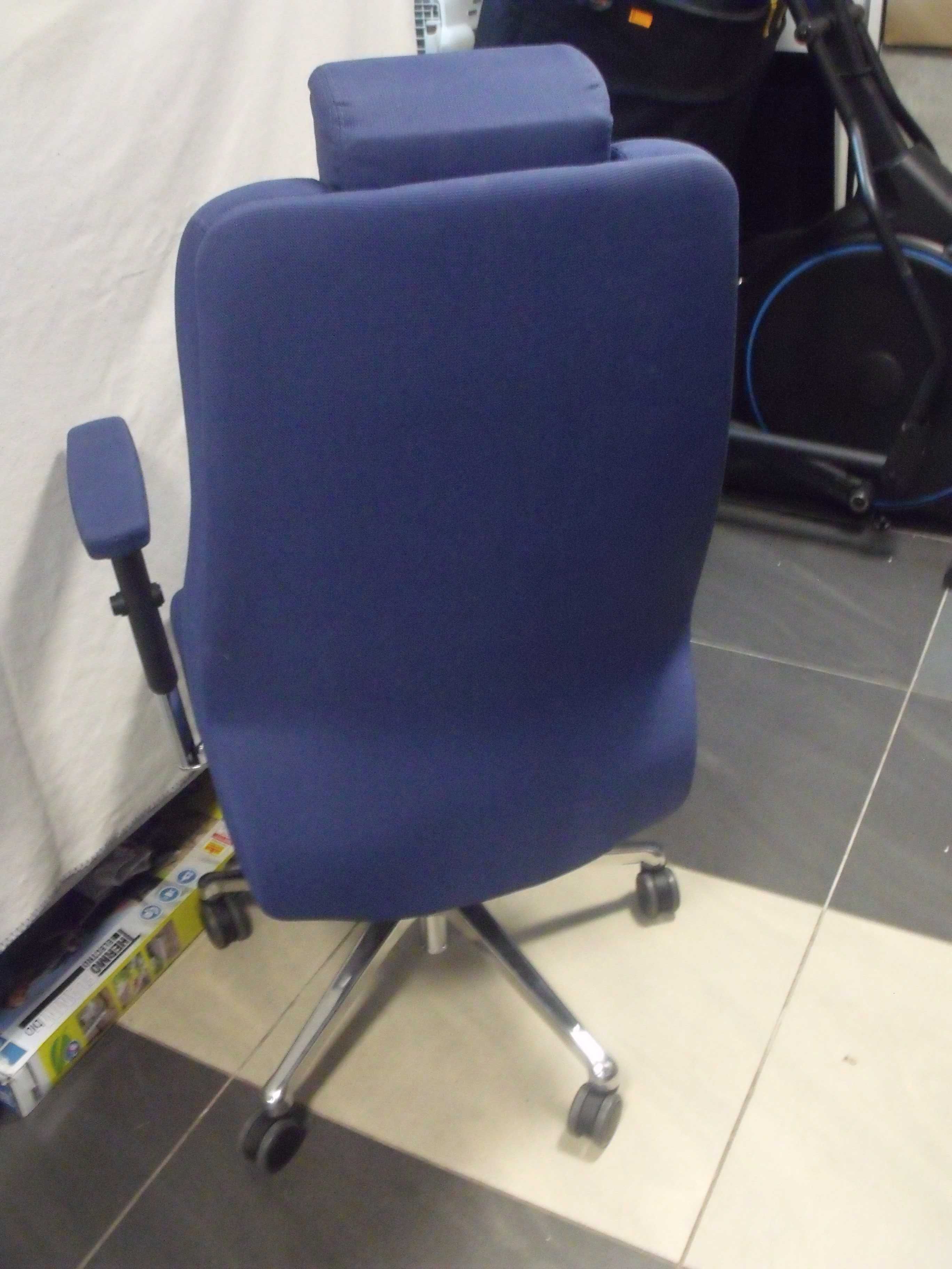 Krzesło biurowe fotel obrotowy tapicerowany Nowy Styl Sonata Lux