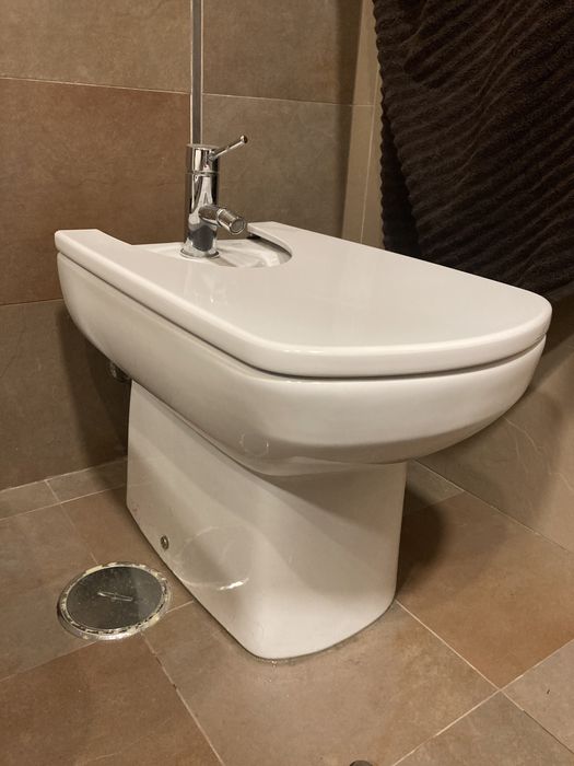 Bidé Roca com tampa e torneira