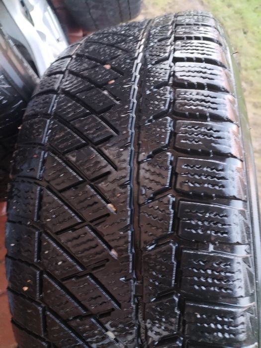 4 koła aluminiowe Passat z oponami zimowymi  205/55/16
