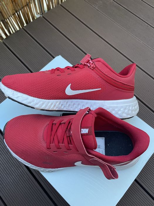 Nike Revolution 5 FlyEase size:41