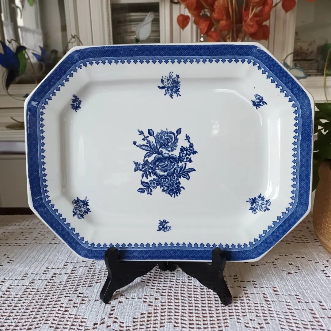 Półmisek Wedgwood Springfield biało-niebieski kwiaty